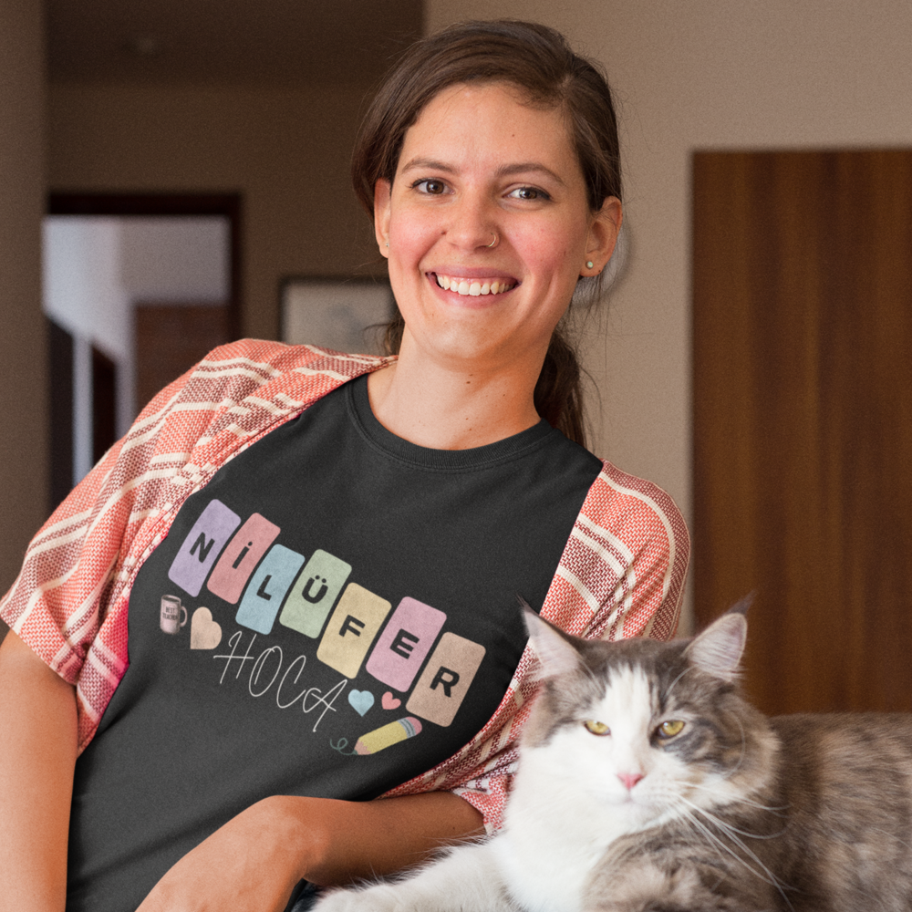 Özelleştirilebilir İsme Özel Öğretmen Kadın Tişört