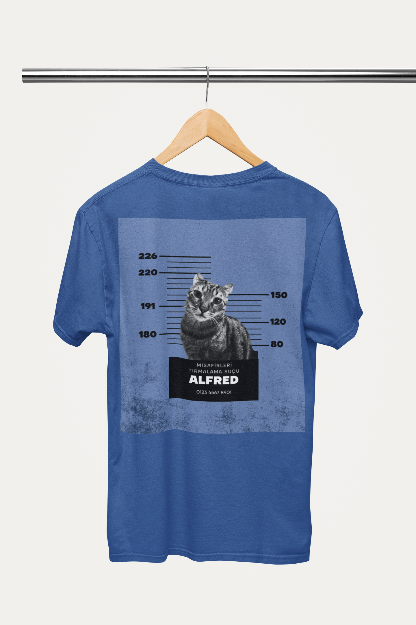 Özelleştirilebilir Evcil Hayvan Mugshot Tişört